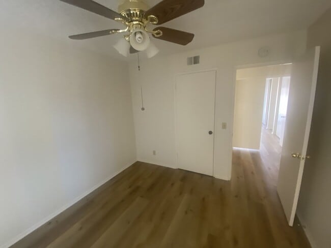 Building Photo - Mission Oaks Home