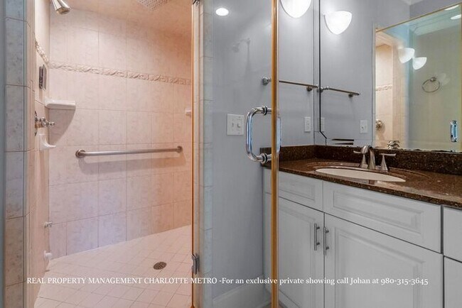 Building Photo - Luxurious 4 Bedroom, 5.5 Bathroom Townhome on Prestigious Queens Road. Contact (980) 315-3645 for...