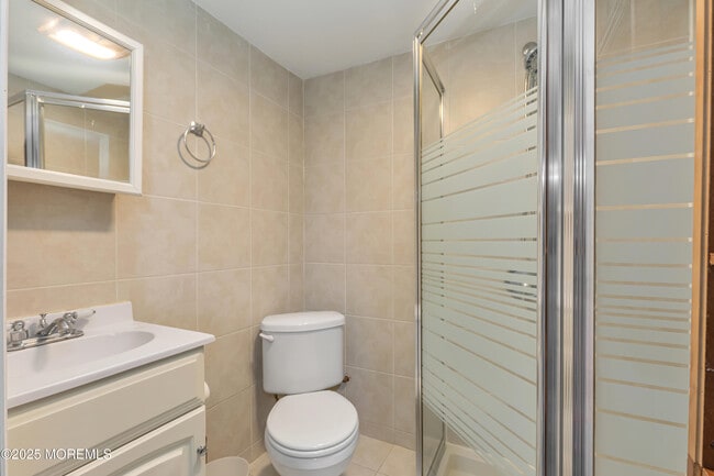 Building Photo - 384 Sairs Ave