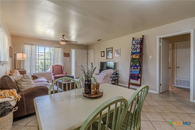 Building Photo - 324 Craddock Ave