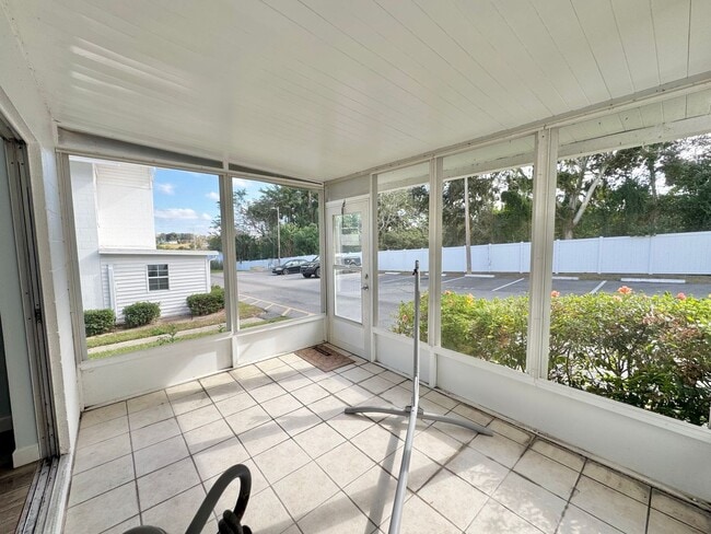 Building Photo - 1550 11th St NE