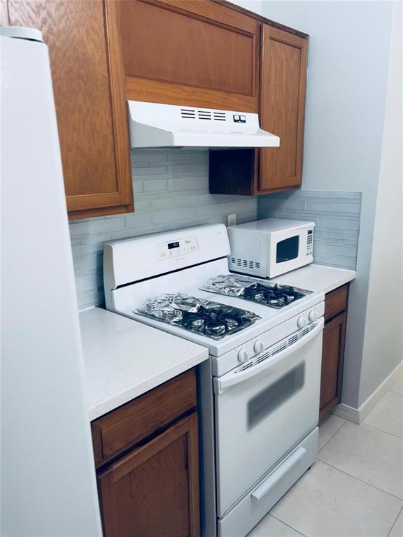 Building Photo - 631 E Country Grove Cir