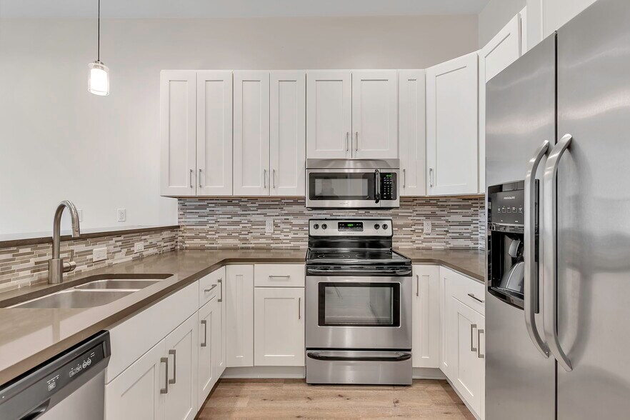 Building Photo - 251 Main St