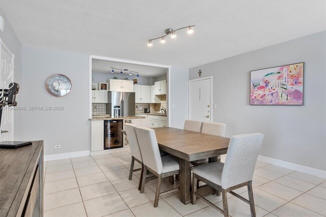 Building Photo - 5005 Collins Ave