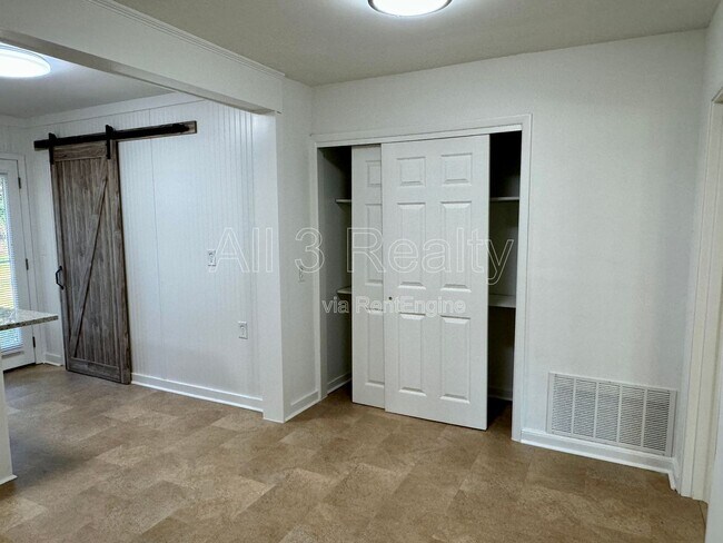 Building Photo - 2927 Brevard Ave