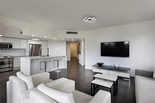 Building Photo - 19900 E Country Club Dr