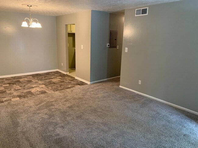 Building Photo - 384 Redding Rd