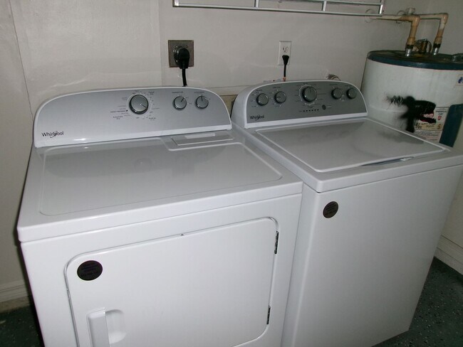 Building Photo - HALF OFF FIRST MONTHS RENT for Lehigh Duplex
