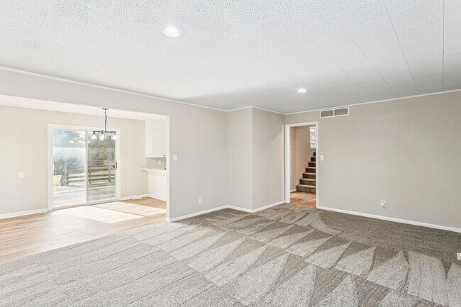 Building Photo - Beautifully Remodeled 4-Bedroom Home with ...