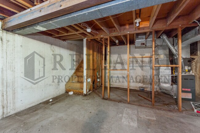 Building Photo - 3401 S Walnut St