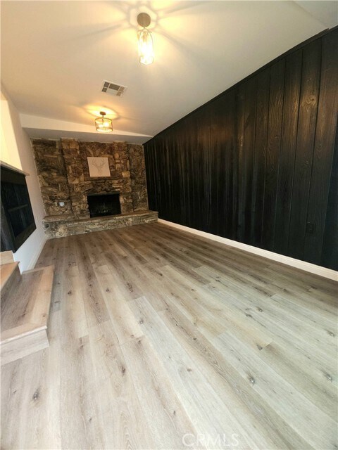 Building Photo - 17423 Burbank Blvd