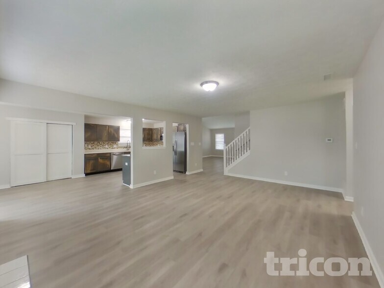 Building Photo - 1233 River Ridge Dr