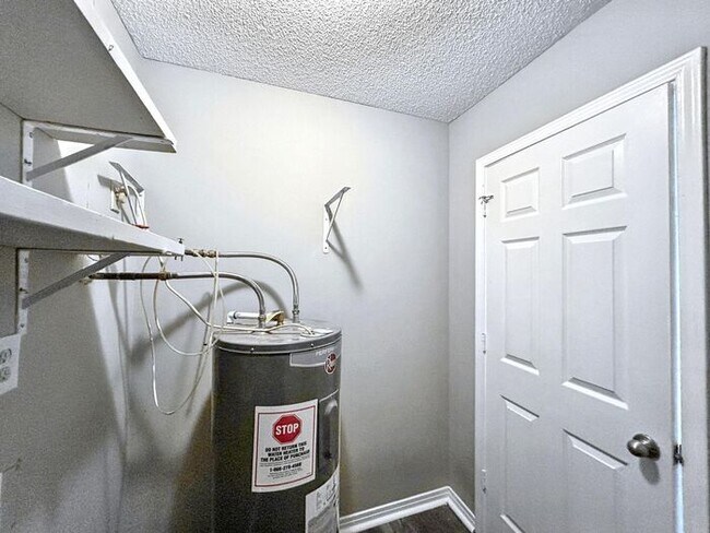 Building Photo - 2777 Caffey St