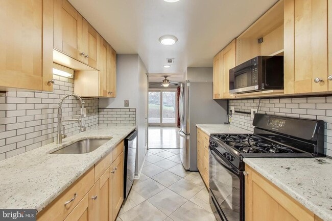 Building Photo - 5769 Yellowrose Ct