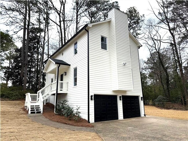Building Photo - 3663 Heatherwood Dr NE