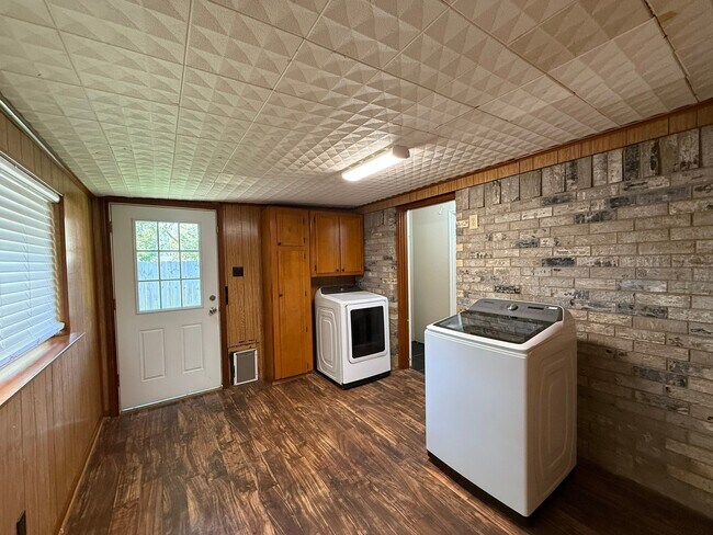 Building Photo - 12539 F Bar Dr