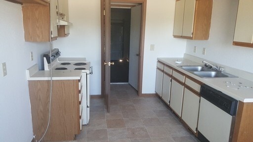 Building Photo - 3 Bed 2.5 Bath 2 Car Garage Split Duplex- ...