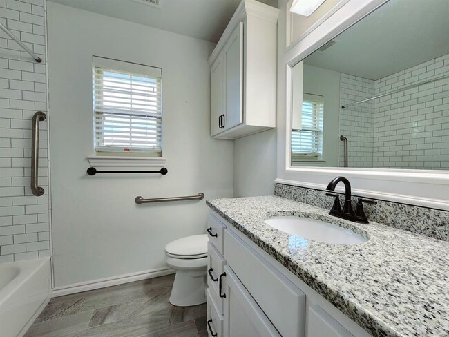 Building Photo - 2400 Frisco Way