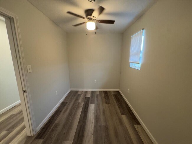 Building Photo - 100 Simmons Family Farm Rd