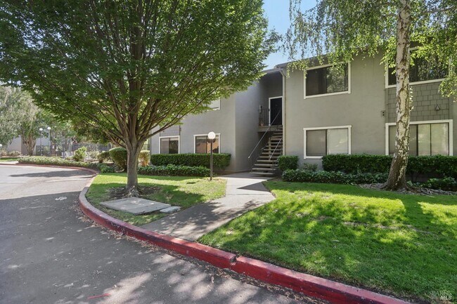 Building Photo - 900 Cambridge Dr