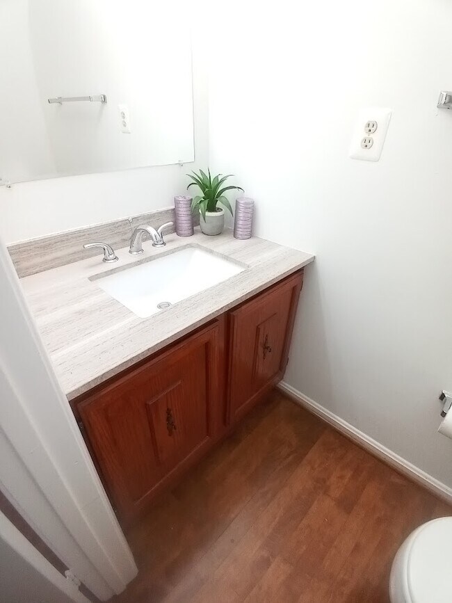 Building Photo - 7670 Southern Oak Dr