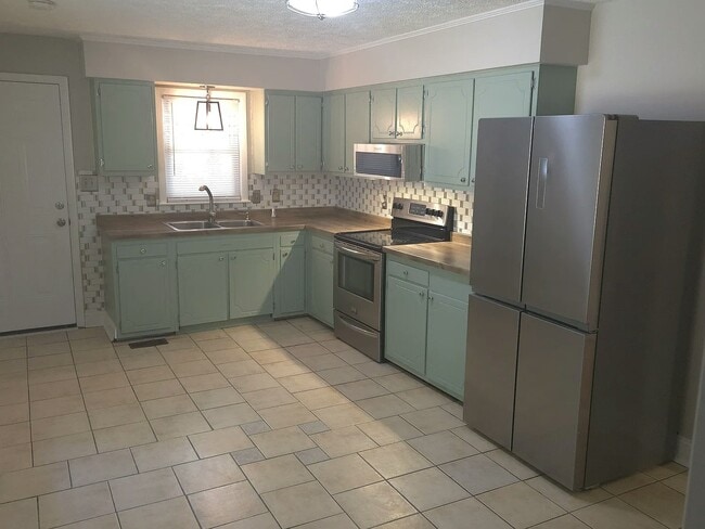 Building Photo - 840 Durwood Dr