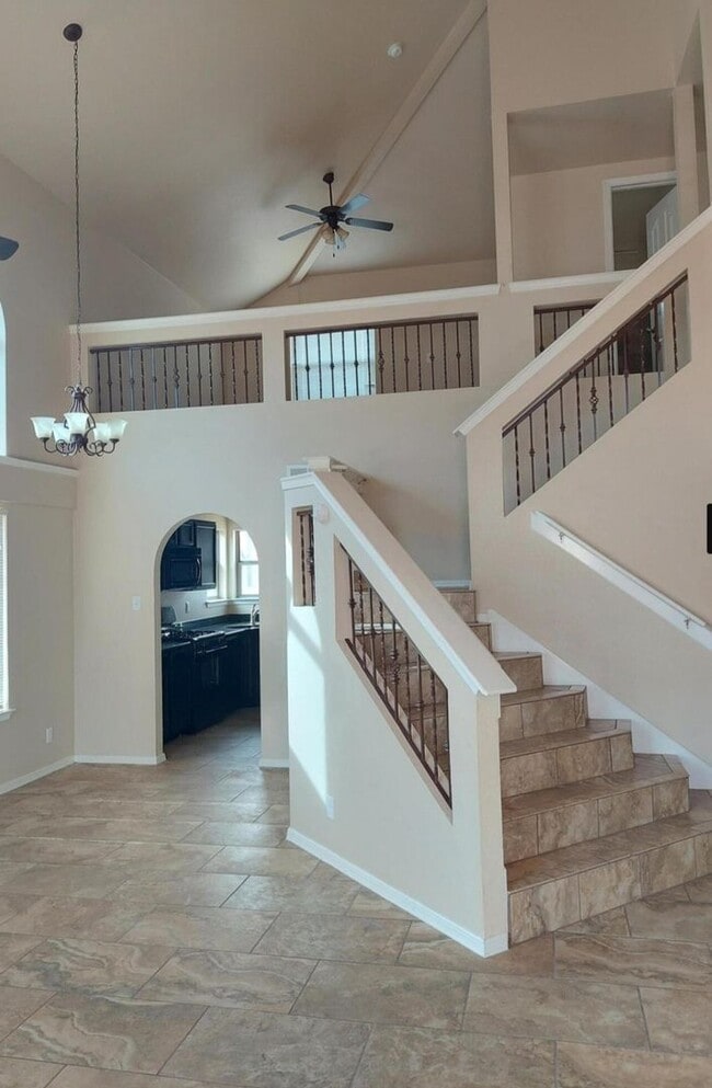 Building Photo - 3 bedroom 2 bathroom beautiful rental ! Available November