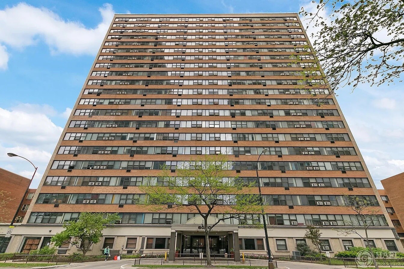 Building Photo - 6030 N Sheridan Rd