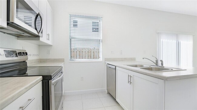 Building Photo - 2676 SE 12th St