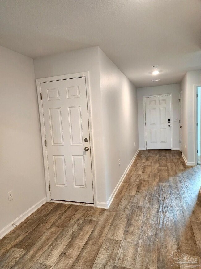 Building Photo - 5621 Guinevere Ln
