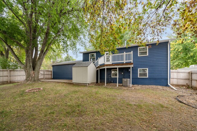 Building Photo - 408 Maple St