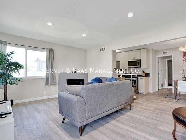 Building Photo - 17071 Oak Ln