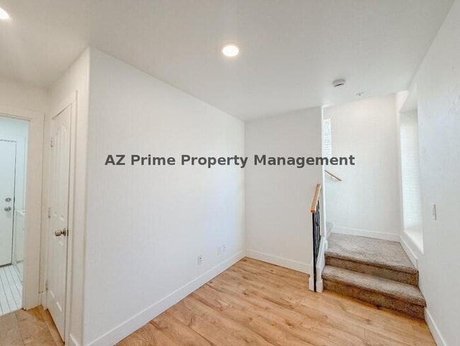 Building Photo - 164 W Commerce Ct