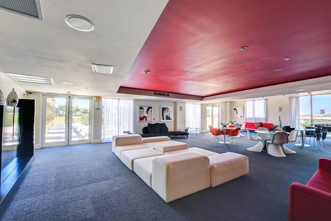 Building Photo - 1551 N Flagler Dr