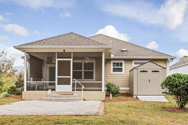 Building Photo - Captivating 3 bedroom house available for rent, wood floors, garage, screened porch renting for $...