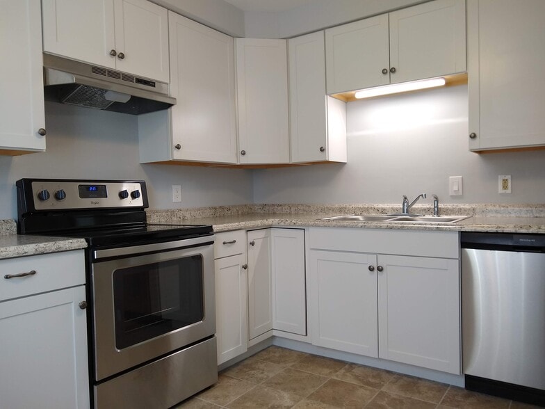 Kitchen - 1411 Daniel St