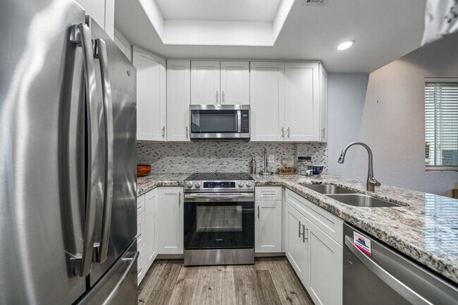 Building Photo - Mission Valley Beautiful Townhome Fully Furnished with A/C, Laundry + Parking
