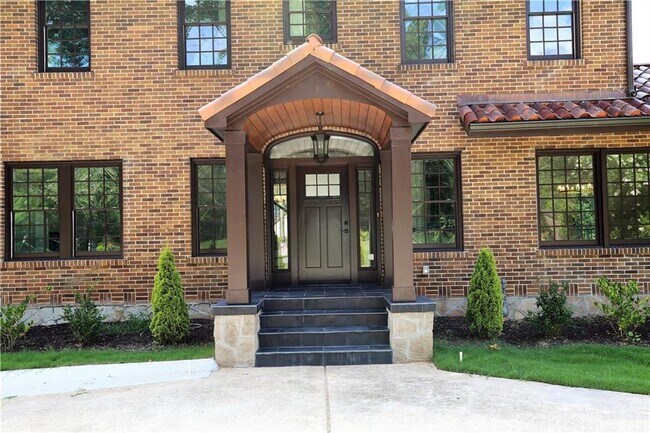 Building Photo - 957 Briarcliff Rd NE