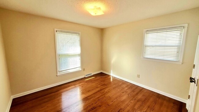 Building Photo - Spacious 3 bedroom 2 bathroom in Gastonia