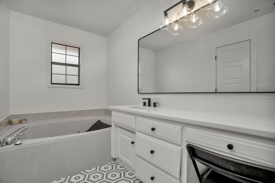 Building Photo - 1703 Willard St