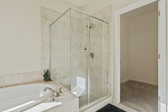 Building Photo - 356 S Paraiso Way