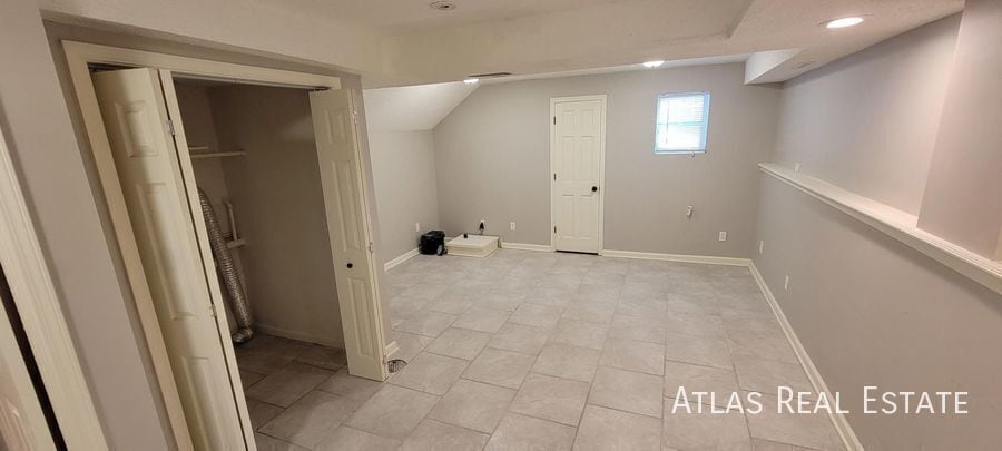 Building Photo - 301 SE Onyx Dr