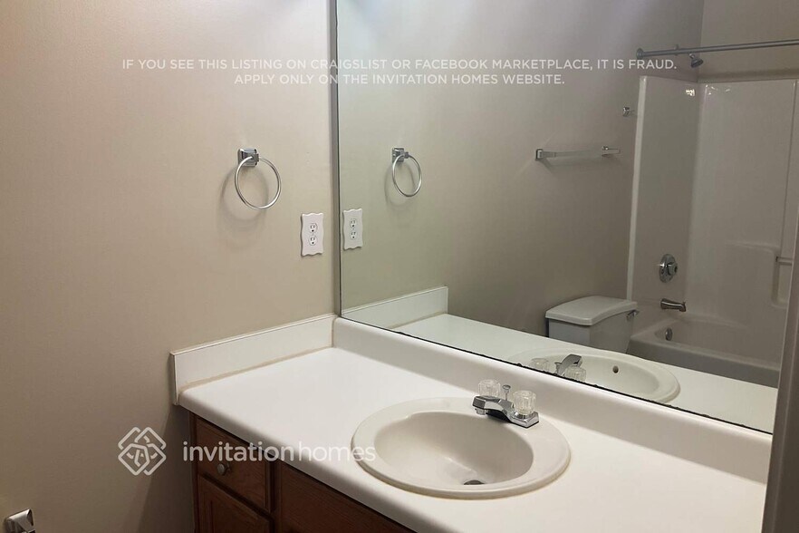 Building Photo - 3669 N Hampton Dr