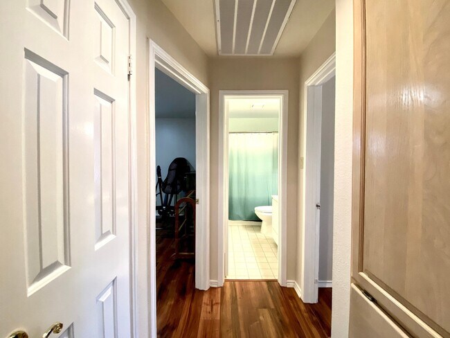 Building Photo - 13706 Morningbluff Dr