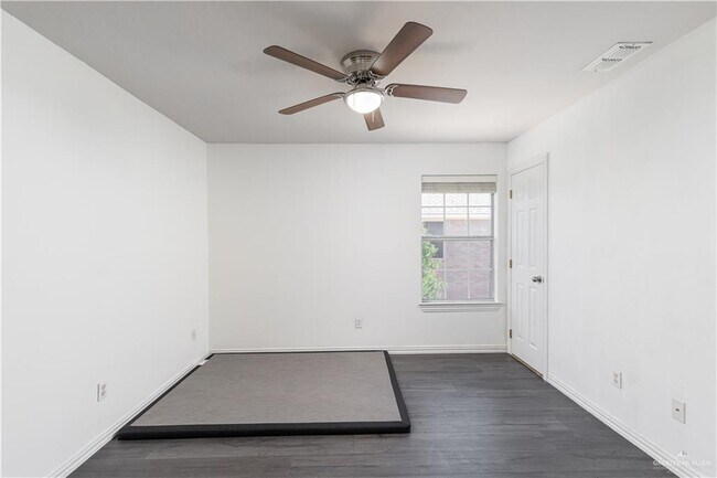Building Photo - 31 El Jardin St