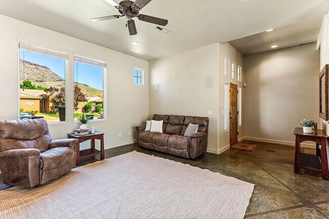 Building Photo - 3 bed 2 bath home!