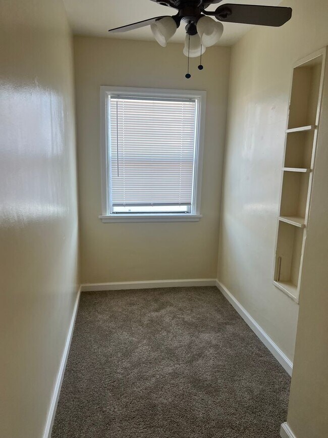 Building Photo - 2200 D St