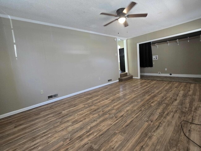 Building Photo - 406 N College St