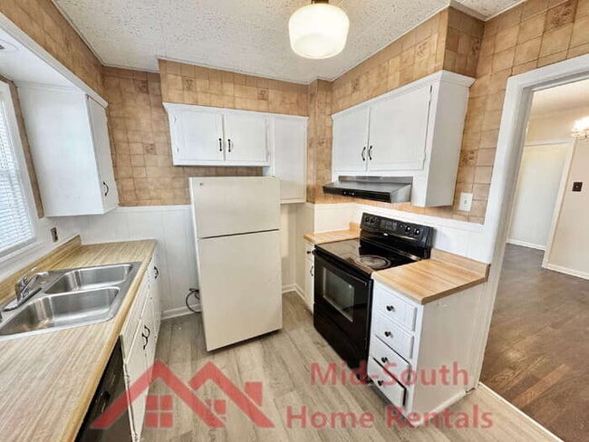 Building Photo - 135 S Greer St