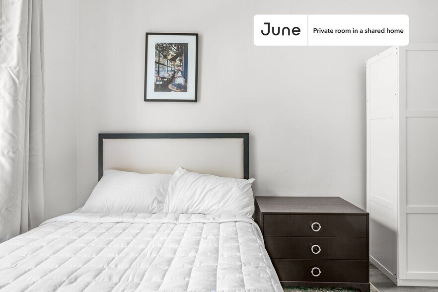 Building Photo - Room in Shared 3 bed/1 bath home